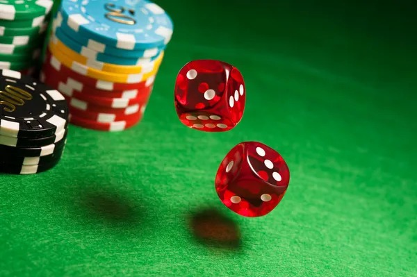 Mobile phone displaying mandiriqq login VIP Roulette betting interface with live dealer stream